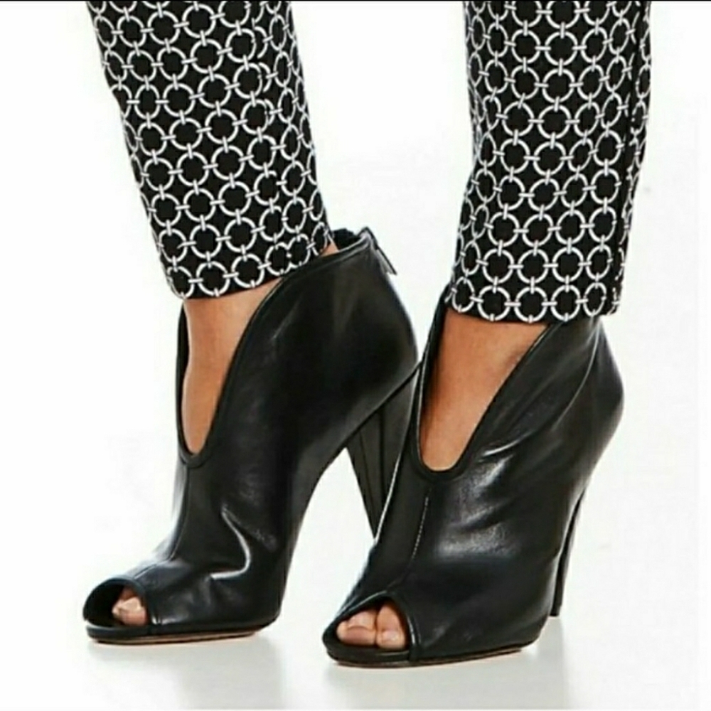 Vince Camuto 'Amber' Peep-Toe Booties